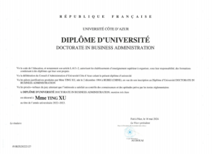 法国蔚蓝海岸大学工商管理博士学位证书照片。